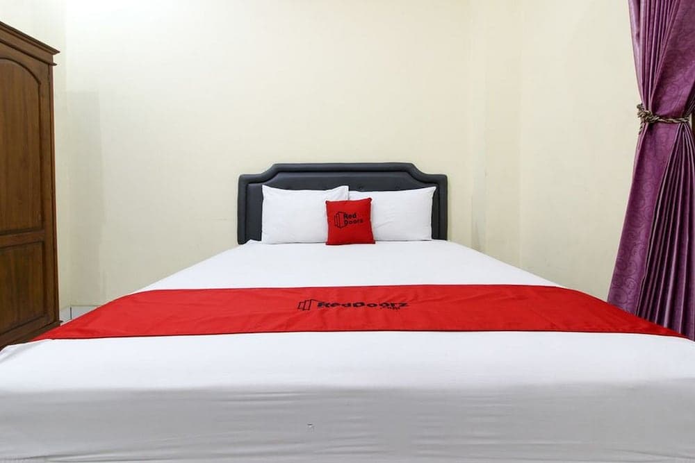 RedDoorz near Terminal Condong Catur 2