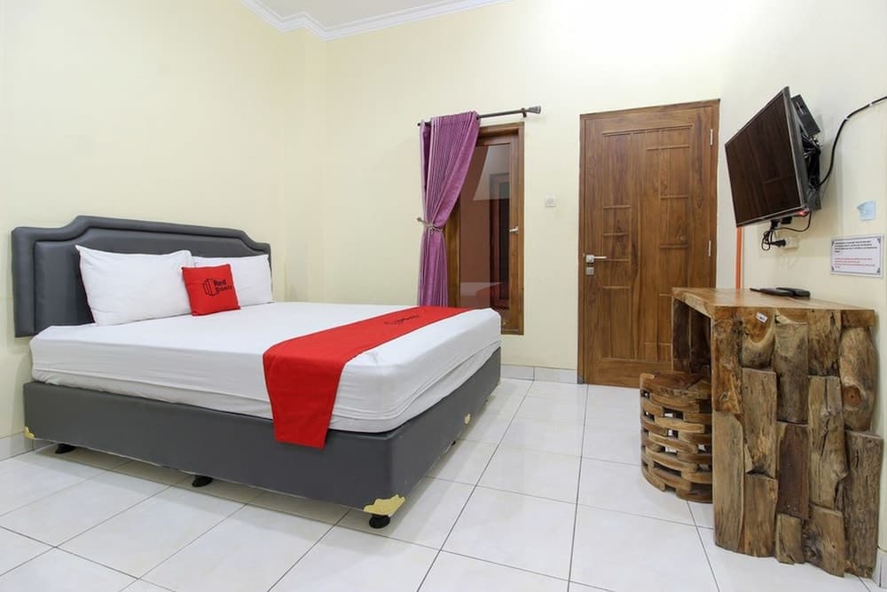 RedDoorz near Terminal Condong Catur 2