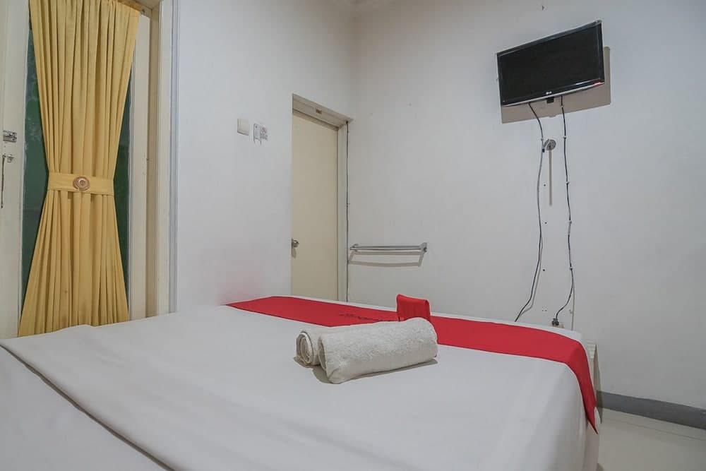 RedDoorz near Undip Pleburan 2