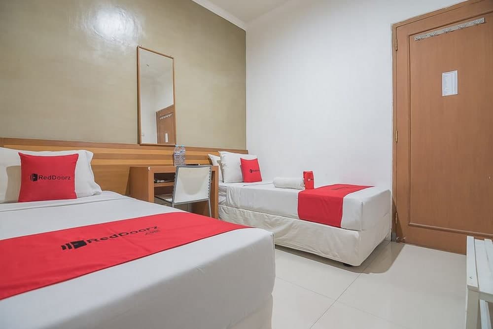 RedDoorz near Undip Pleburan 2