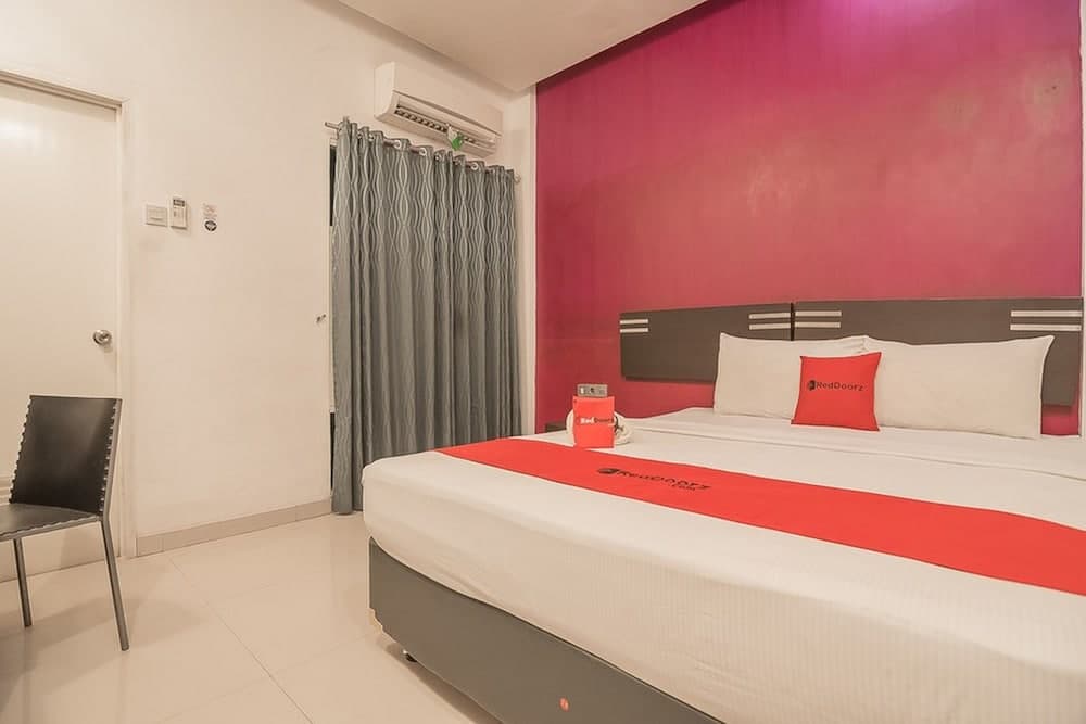 RedDoorz Plus near Undip Pleburan