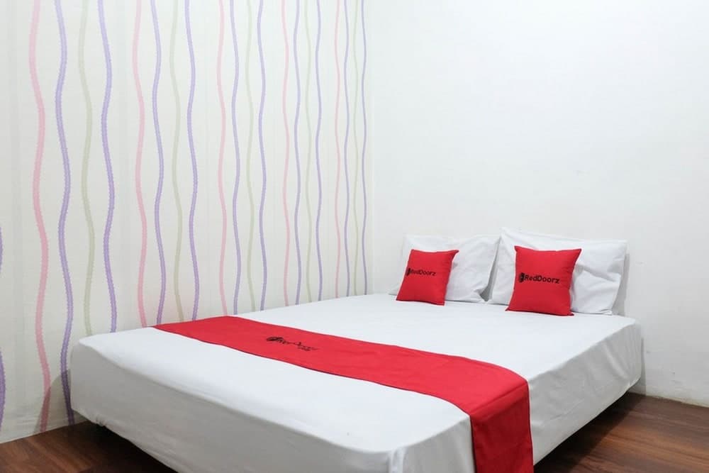 RedDoorz near Ahmad Yani Airport 3