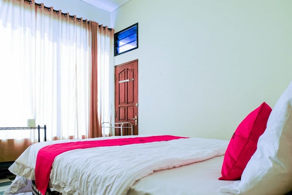 RedDoorz near STAB Syailendra Kopeng