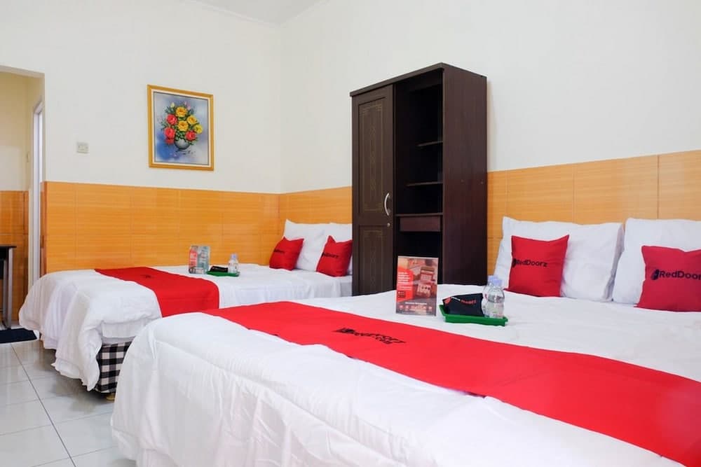 RedDoorz near STAB Syailendra Kopeng