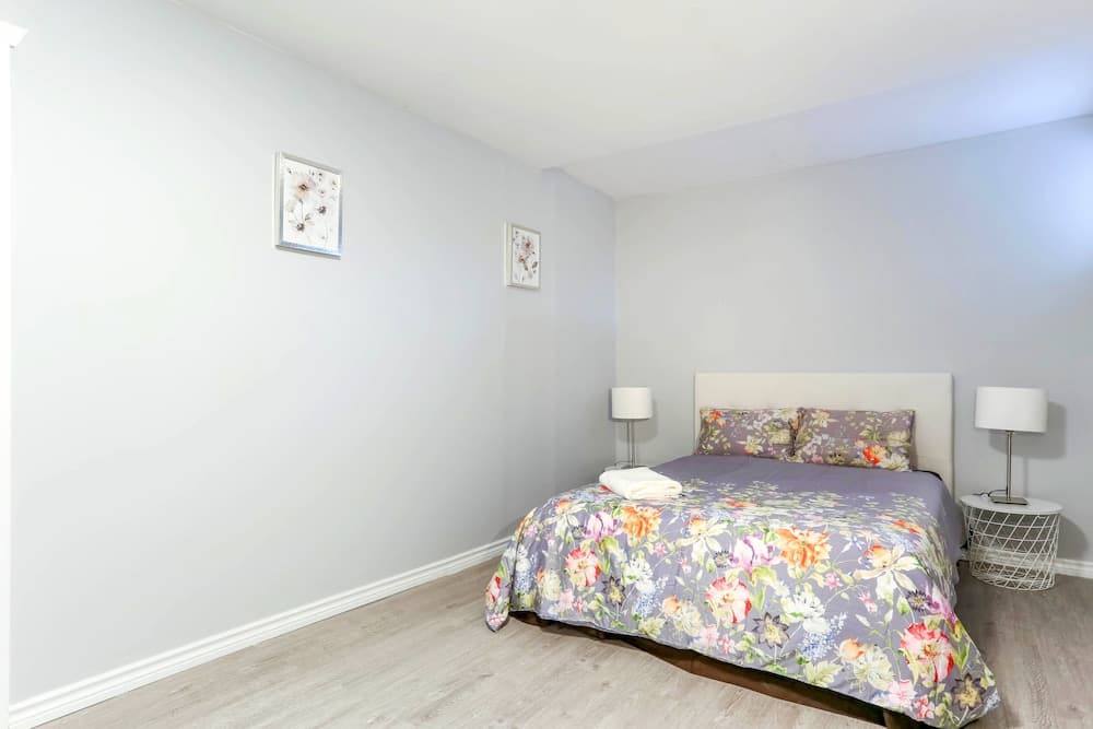 Family Home-Metrotown by Elevate Rooms