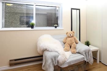 2bdr Suite UBC by Elevate Rooms