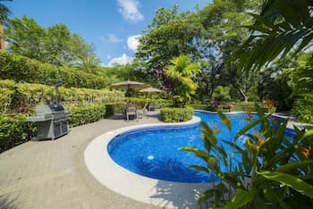 Veranda 3B 2 bedrs second floor by Stay in CR