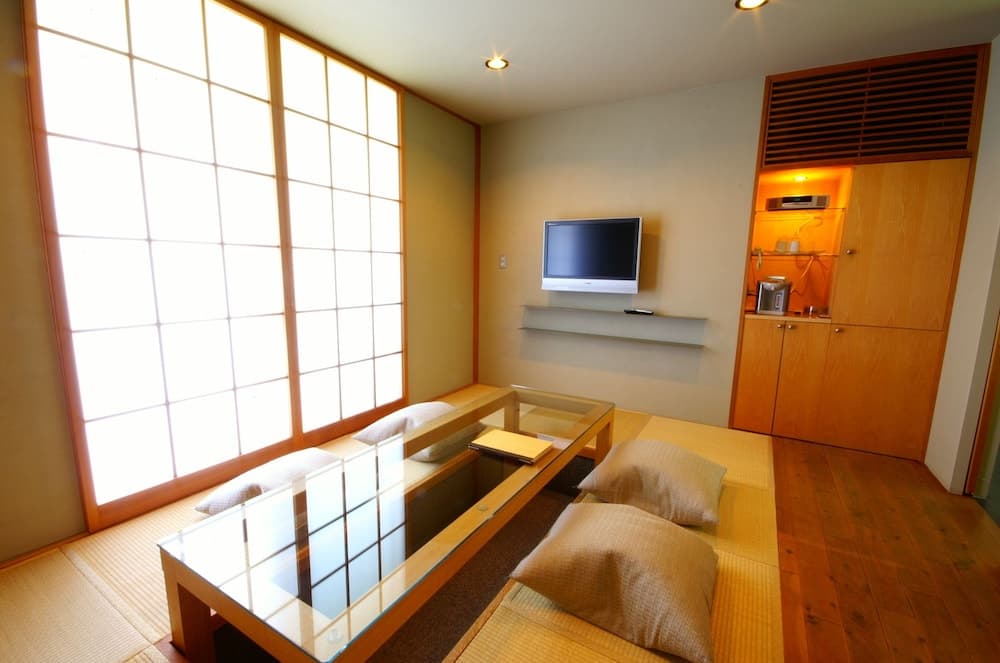 Gensen to Hanare no Oyado Tsuki