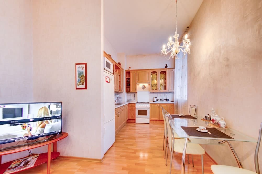 Apartment on Italyanskaya 33