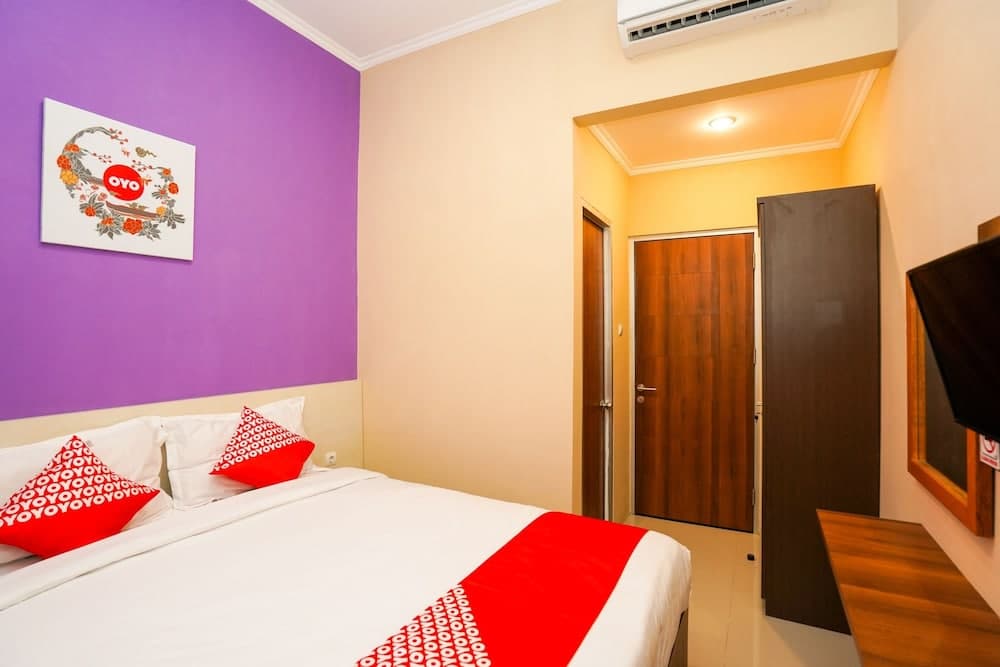 Hotel O Surabaya near Surabaya Town Square formerly Kupang Gunung Residence