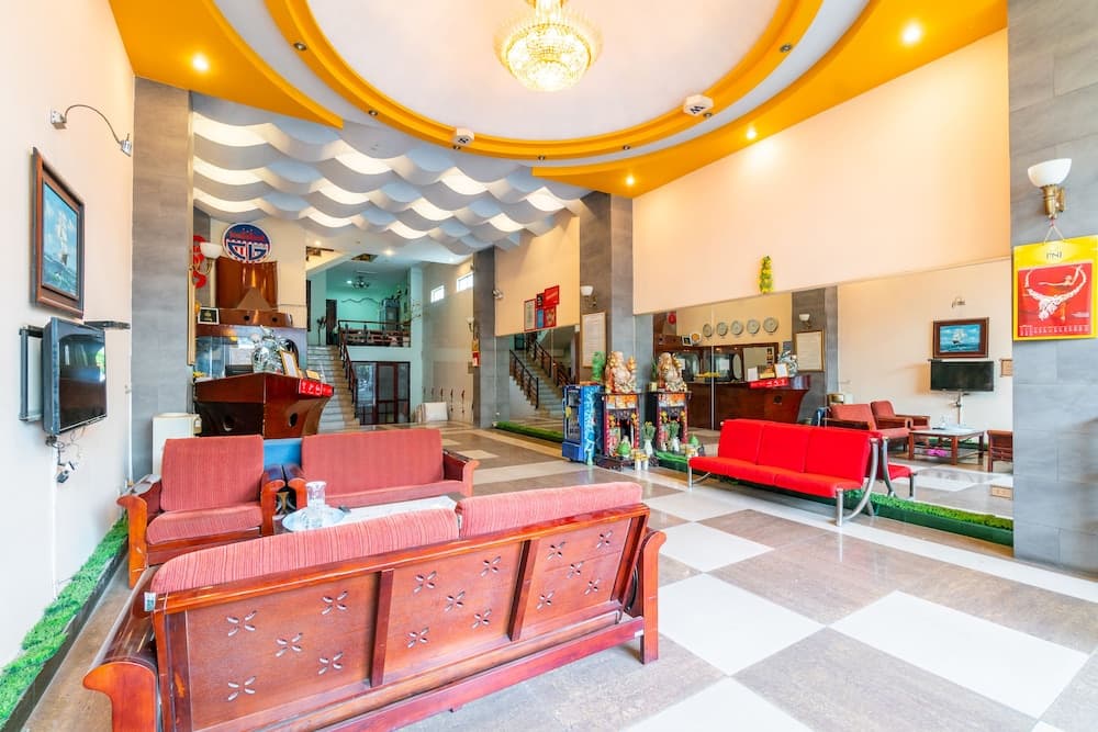 Super OYO 266 Golden Gate