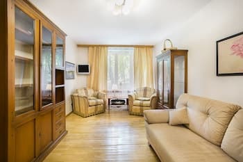 Apartment on Tryokhgorny Val 3