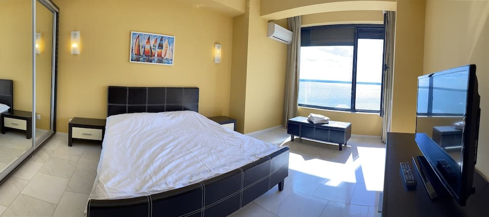 Apart holiday Sophia Mamaia