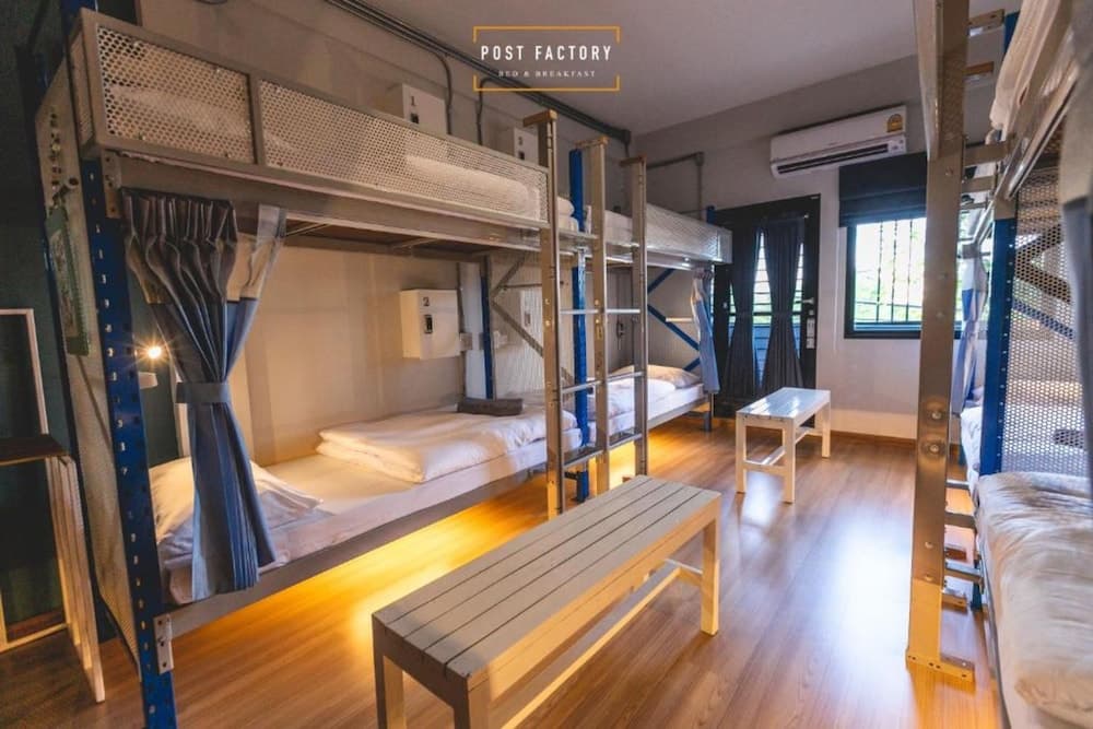 Post Factory Bed & Breakfast Sathorn Hostel - Adults Only