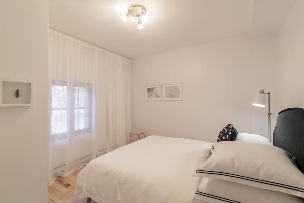 3 Br Luxury & Spacious Apartment in Little Italy