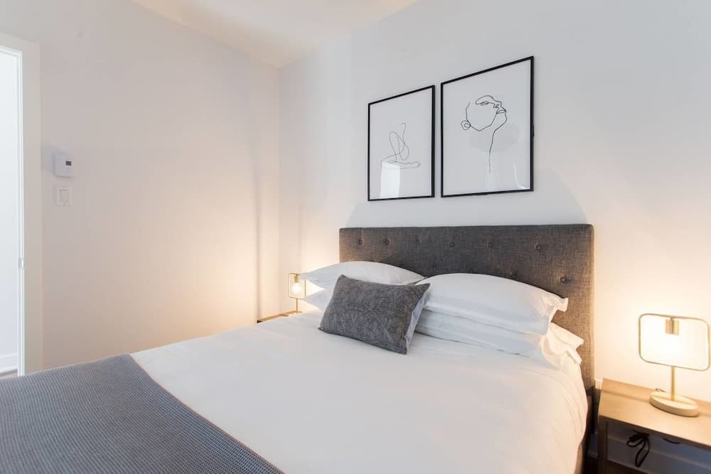 Brand New 3 Bedroom With Rooftop Patio