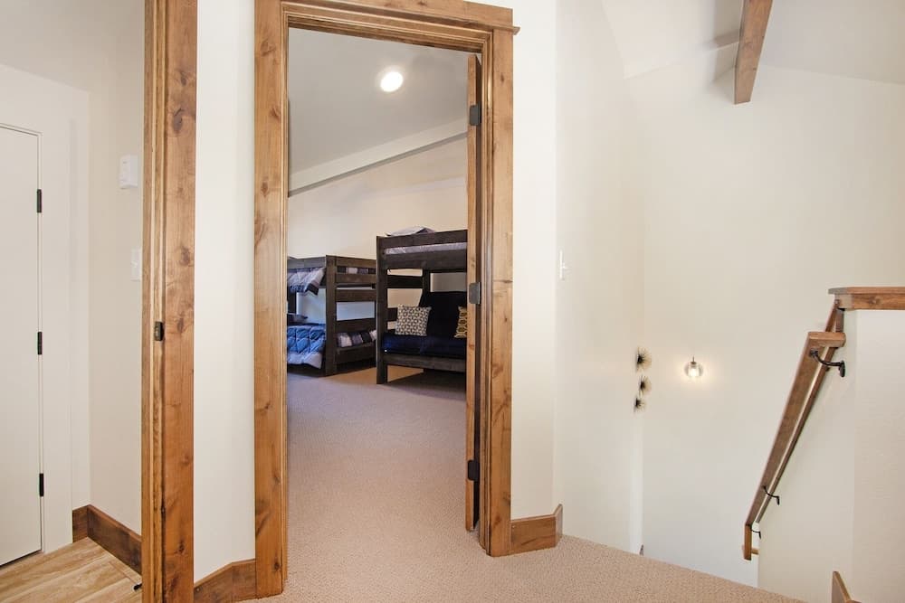 Hawkeye Ridge -- Ev 6189 3 Bedroom Condo by RedAwning