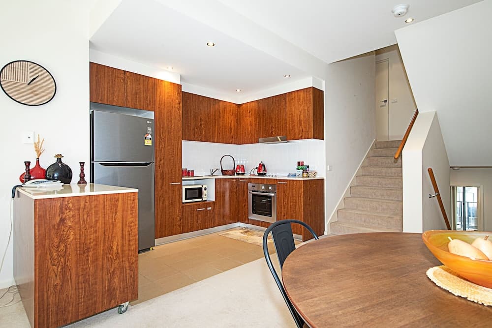 Spacious 1-Bedroom Apartment With Parking