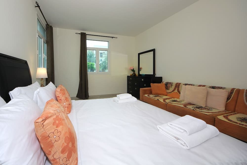 Signature Holiday Home-Masakin Al Furjan