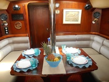 Moody 41 by Veleros Colombia