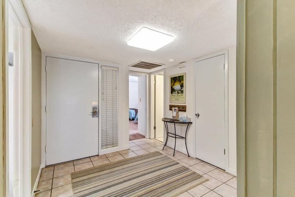 2072 Beachwood Villa