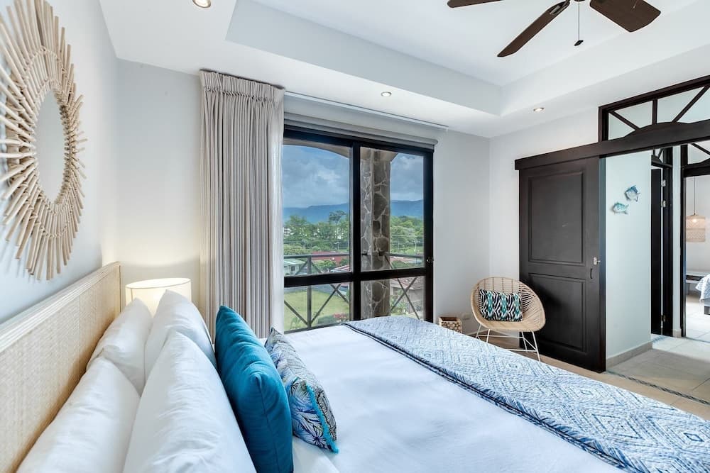 Perfect Oceanfront Retreat for Your Family