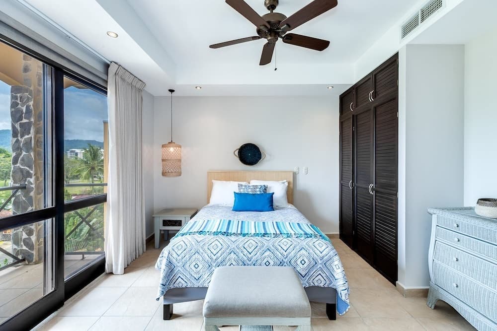 Perfect Oceanfront Retreat for Your Family