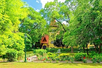 Fried Castle Hotel and Restaurant