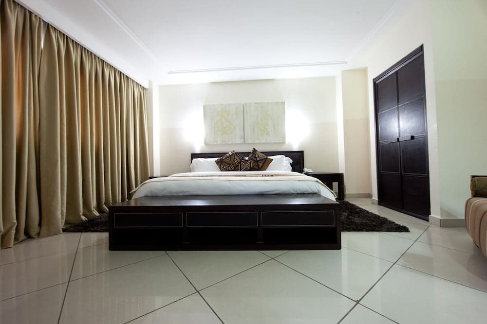 Oak Plaza Hotels - East Airport