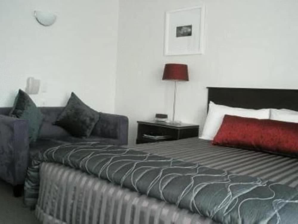 83 By the Sea Motor Lodge