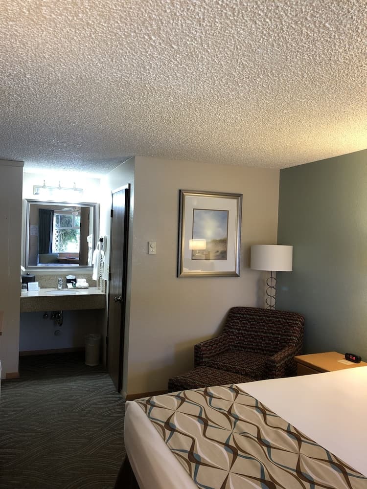 Super 8 by Wyndham Florence OR