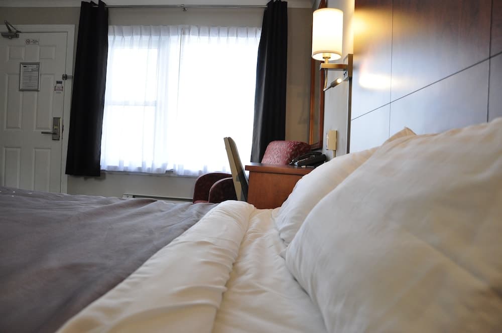 Moonlight Inn and Suites