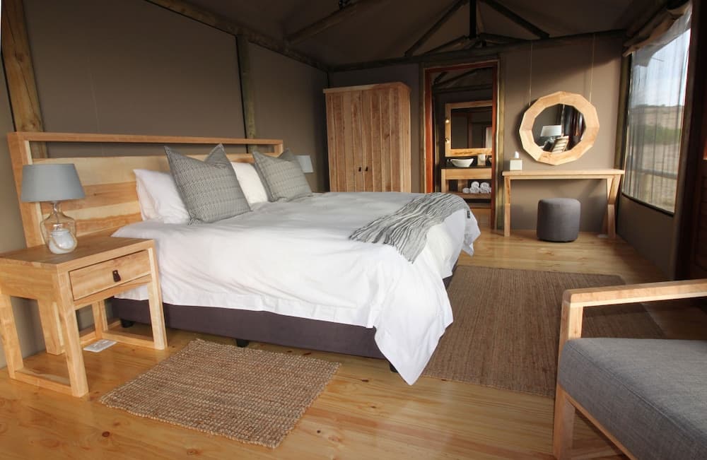 Hlosi Game Lodge - Amakhala Game Reserve