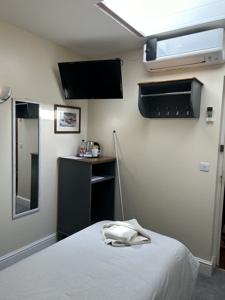 Halfway House Inn Country Lodge