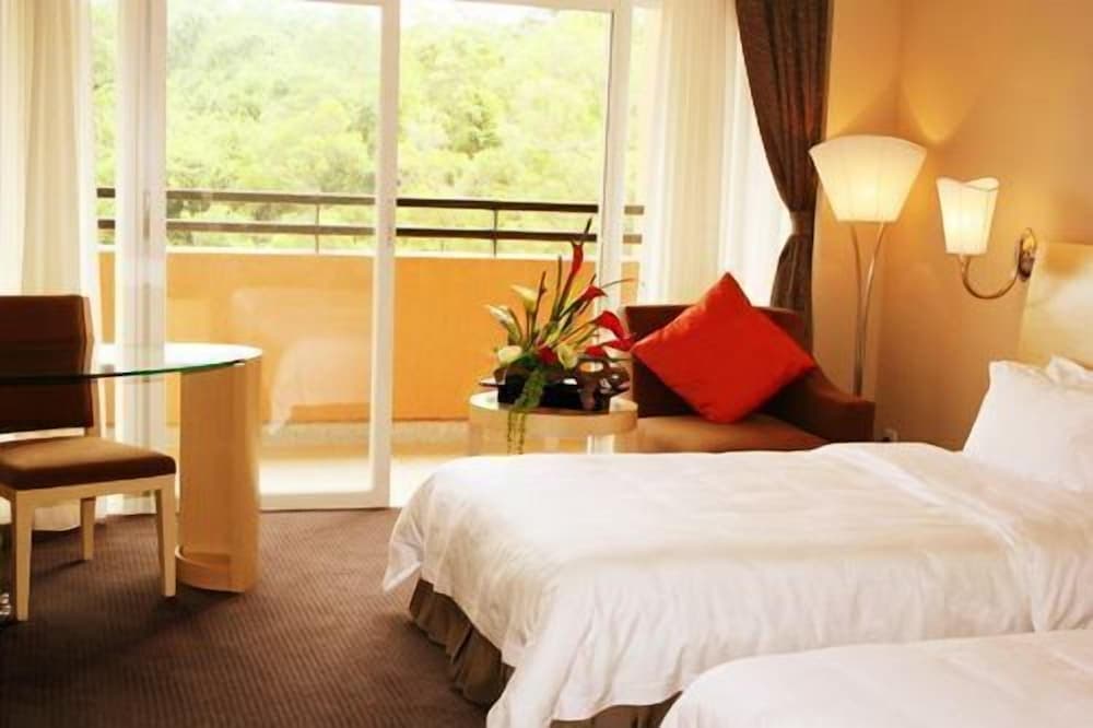 University Town International Hotel