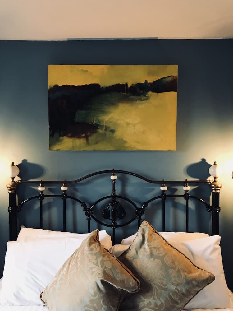 The White Cliffs Hotel