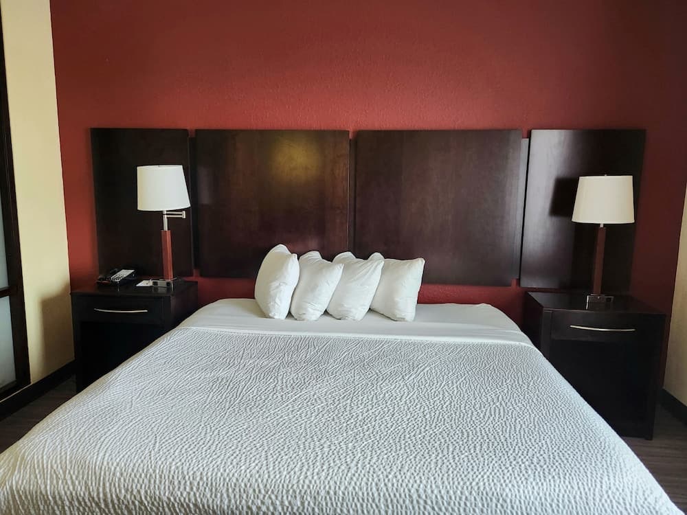 Days Inn & Suites by Wyndham Houston / West Energy Corridor