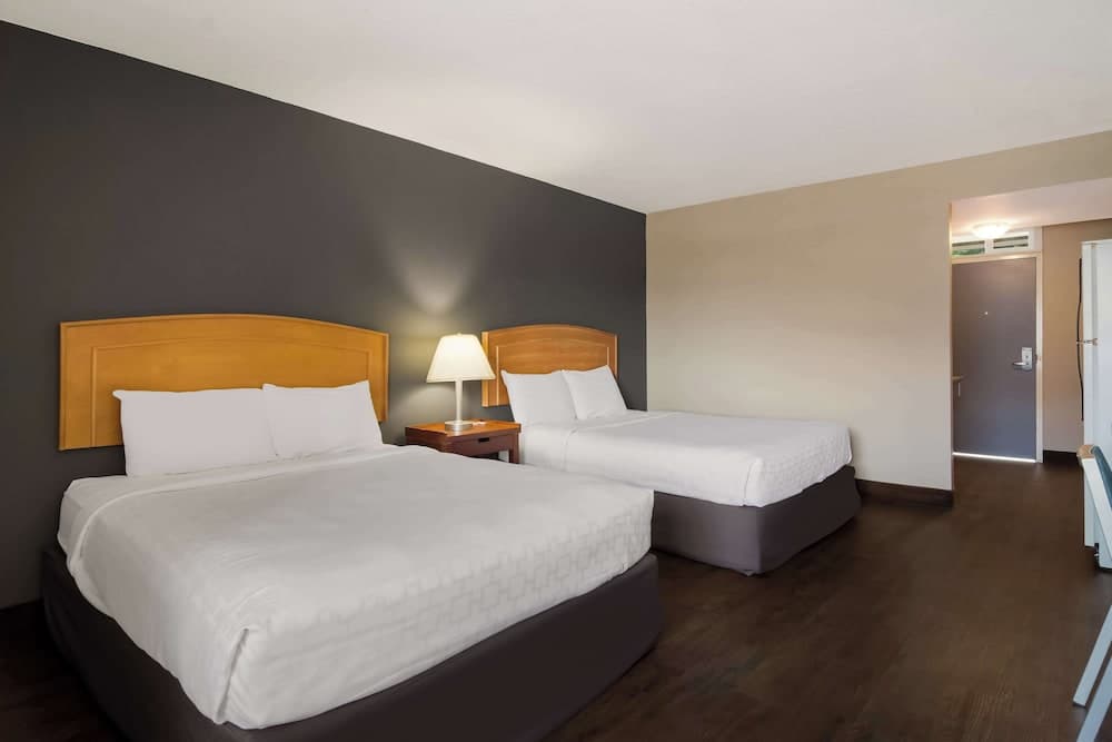 Canadas Best Value Inn & Suites Kamloops