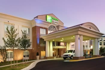 Holiday Inn Express & Suites Alexandria - Fort Belvoir, an IHG Hotel