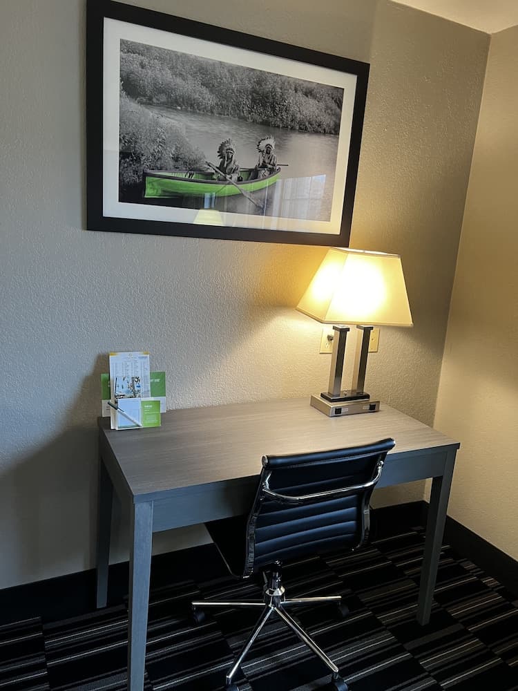 La Quinta Inn & Suites by Wyndham Ada