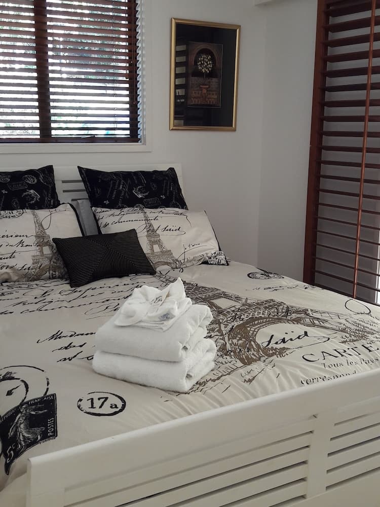 Onetangi Beach Apartments