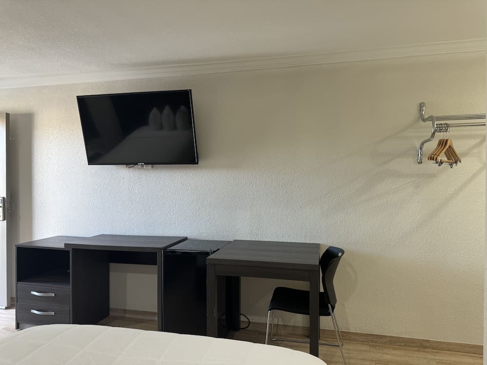 Baymont by Wyndham Bakersfield