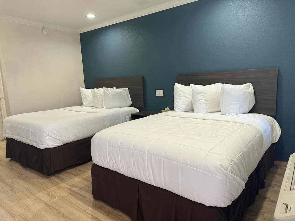 Baymont by Wyndham Bakersfield