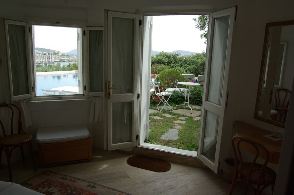 Antique Theatre Hotel