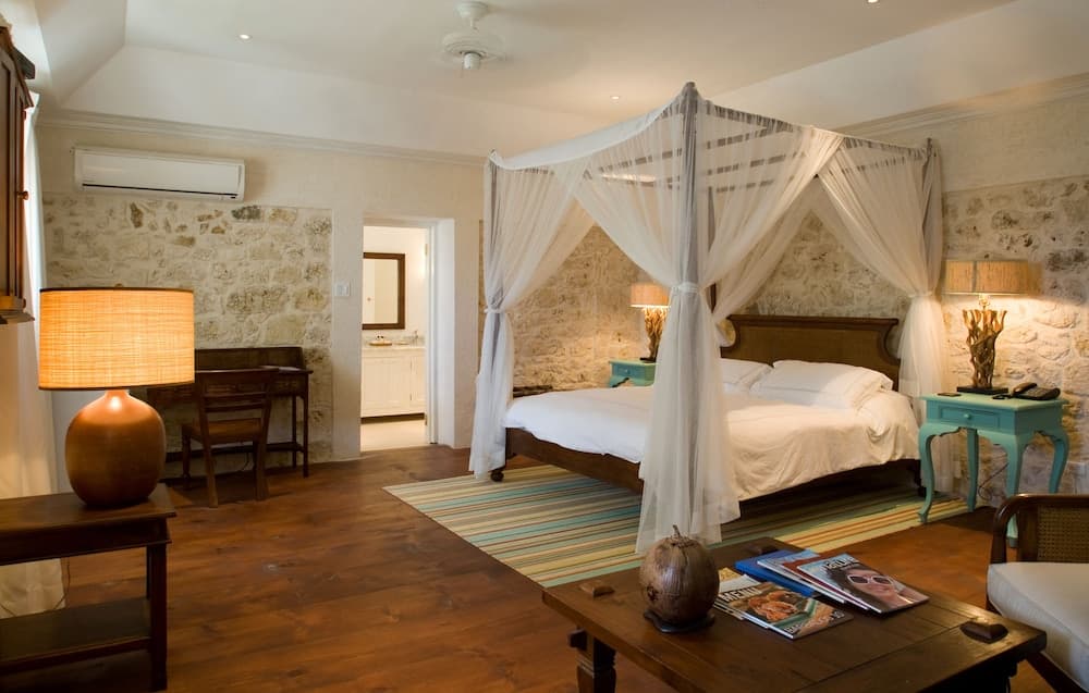 Atlantis Historic Inn