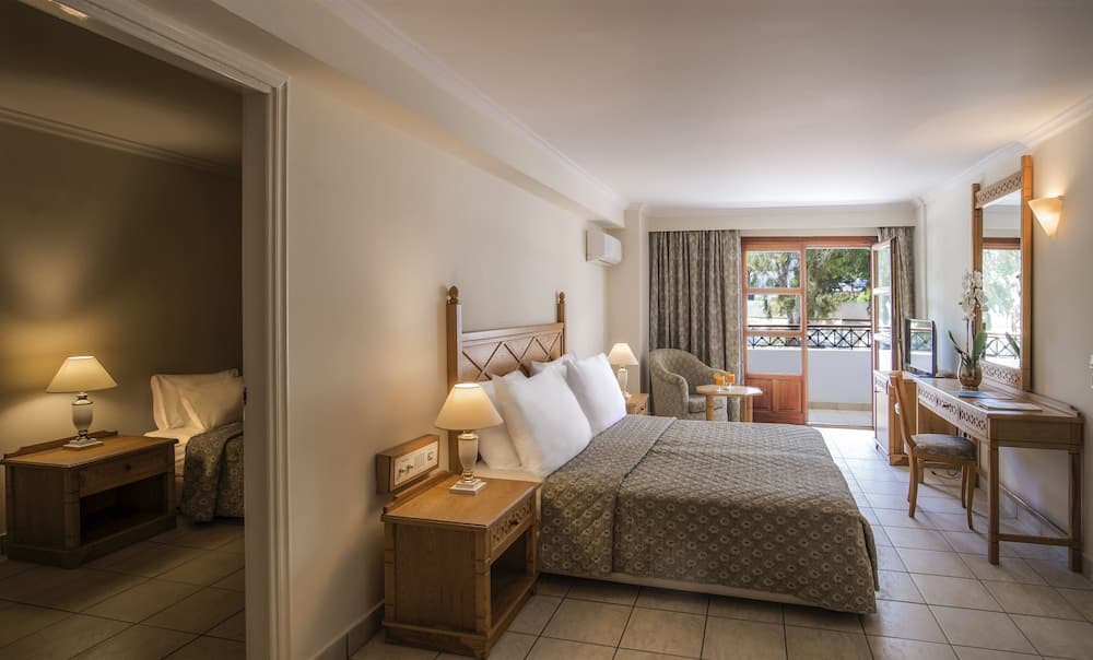 Canvas by Mitsis Petit Palais