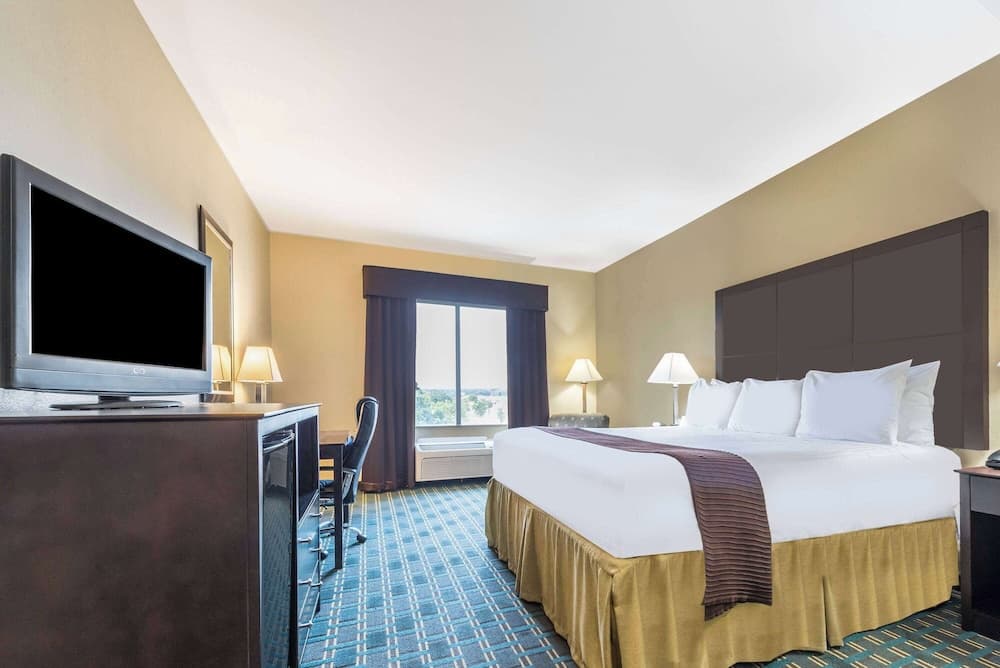 Days Inn & Suites by Wyndham Mineral Wells