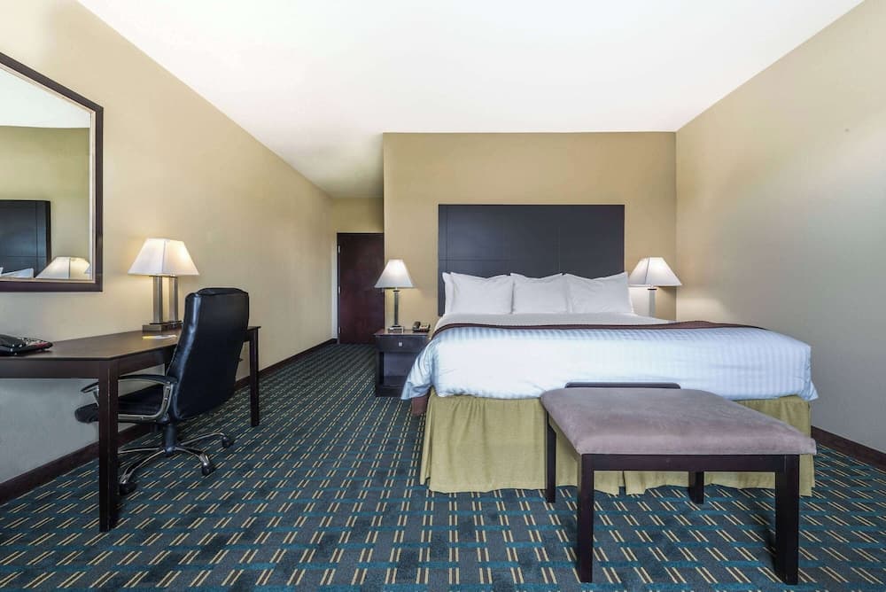 Days Inn & Suites by Wyndham Mineral Wells