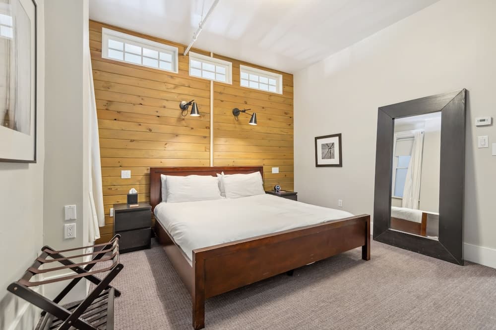 The Haus on Mirror Lake