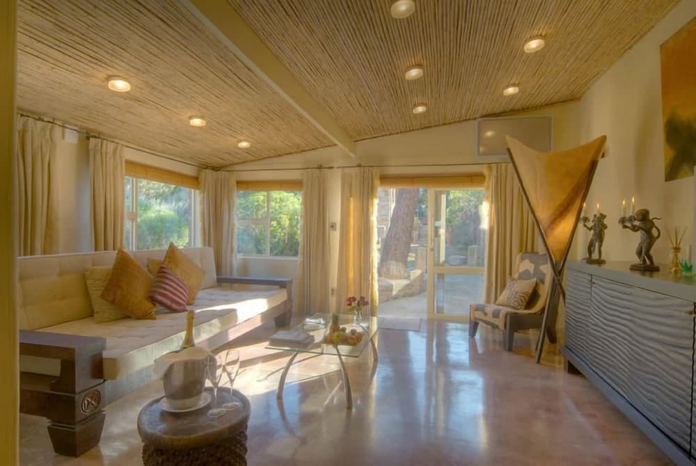 Villa Honeywood Guest House